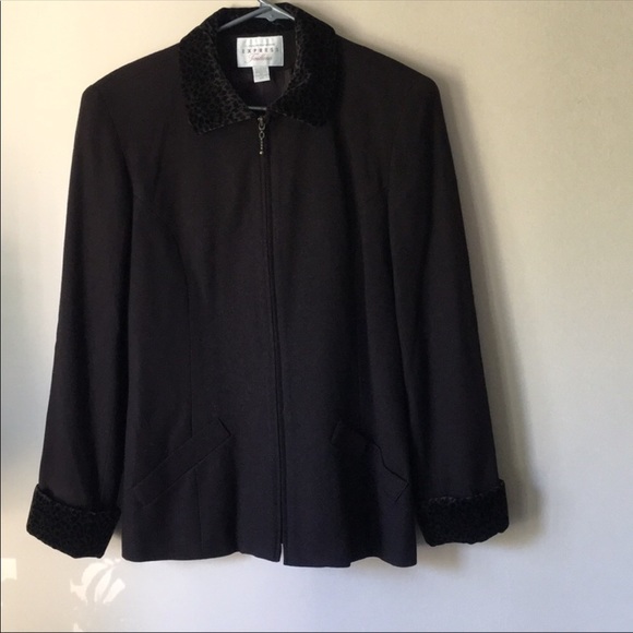 Express Tailleur | Two Piece Skirt Suit - Picture 3 of 8